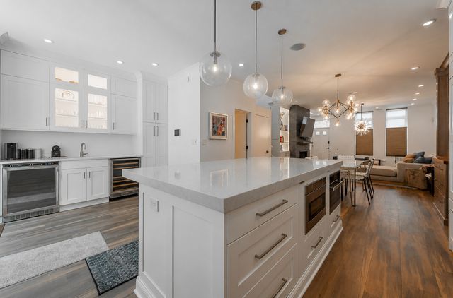419 W GRAND Avenue G, Chicago, IL 60654