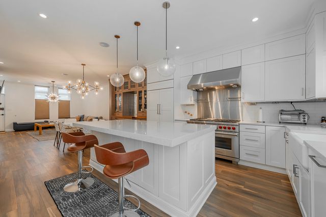 419 W GRAND Avenue G, Chicago, IL 60654