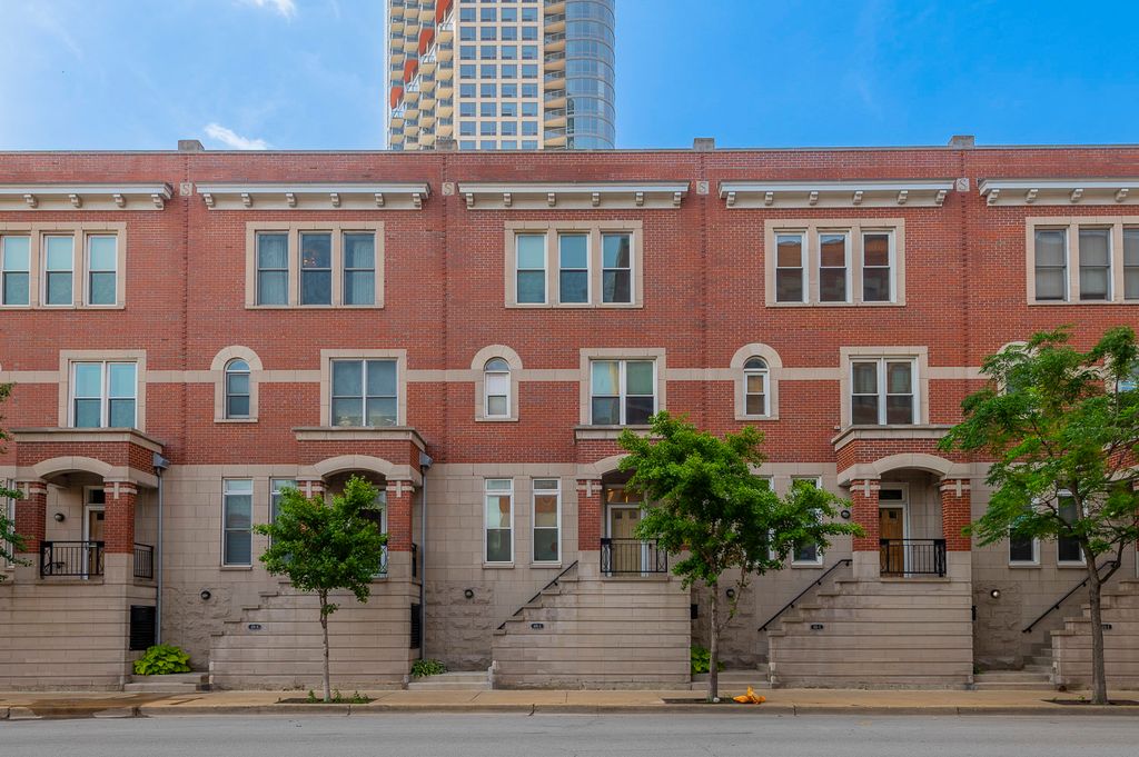 419 W GRAND Avenue G, Chicago, IL 60654