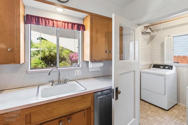 1908 27th St, Sacramento, CA 95816