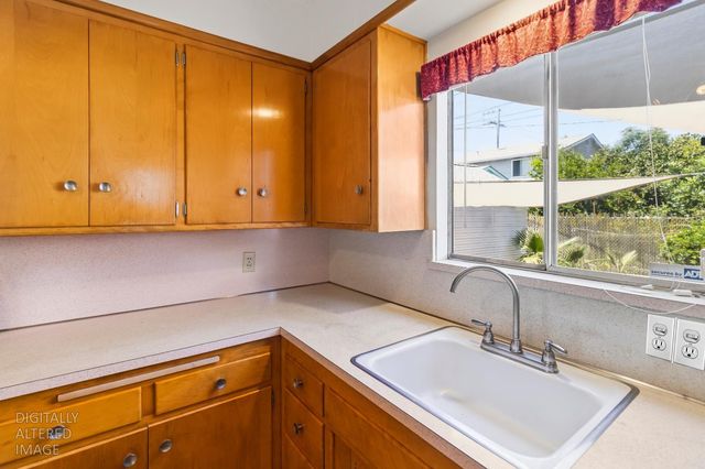 1908 27th St, Sacramento, CA 95816