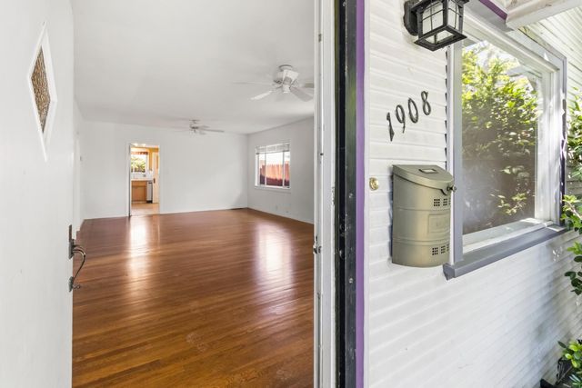 1908 27th St, Sacramento, CA 95816