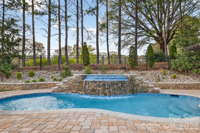 1011 Rock Forest Way, Fort Mill, SC 29707