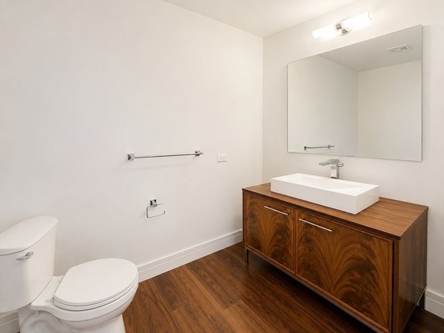 1 Dalton St 3608, Boston, MA 02115