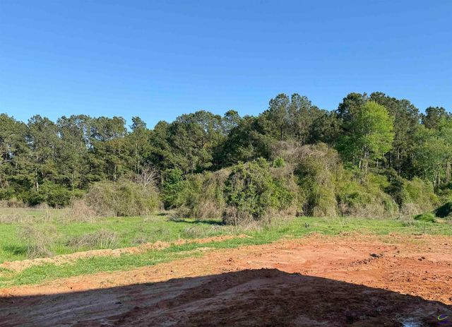 216 Sutton Dr., Perry, GA 31069