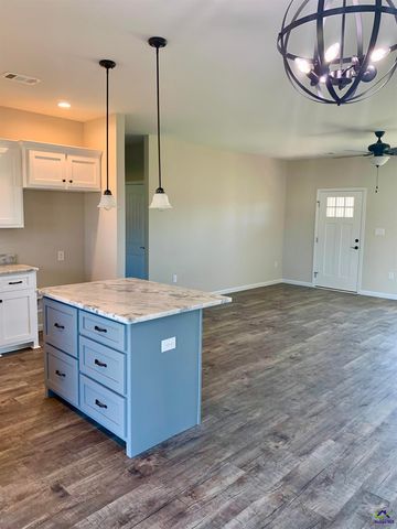 216 Sutton Dr., Perry, GA 31069