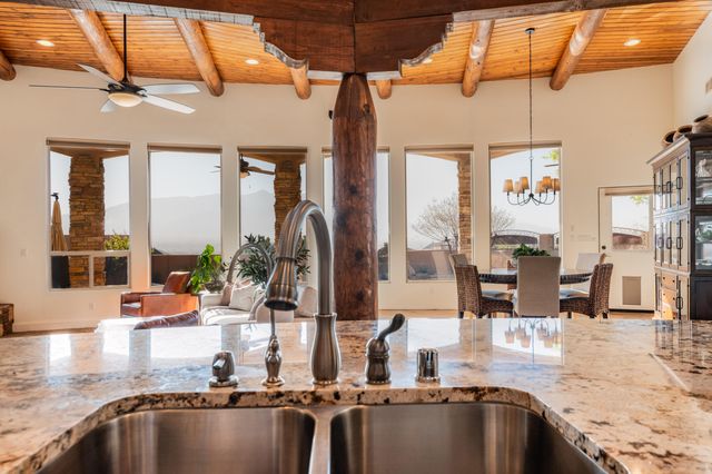 6917 Chapingo Road NE, Rio Rancho, NM 87144