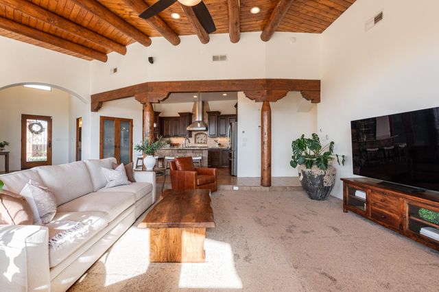 6917 Chapingo Road NE, Rio Rancho, NM 87144