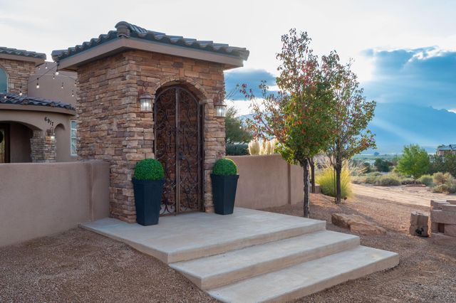 6917 Chapingo Road NE, Rio Rancho, NM 87144