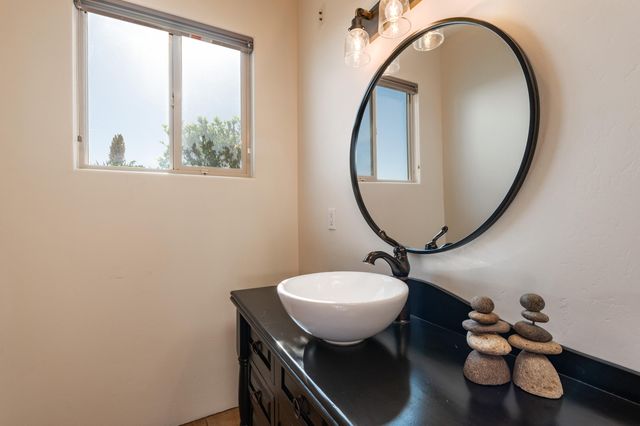 6917 Chapingo Road NE, Rio Rancho, NM 87144