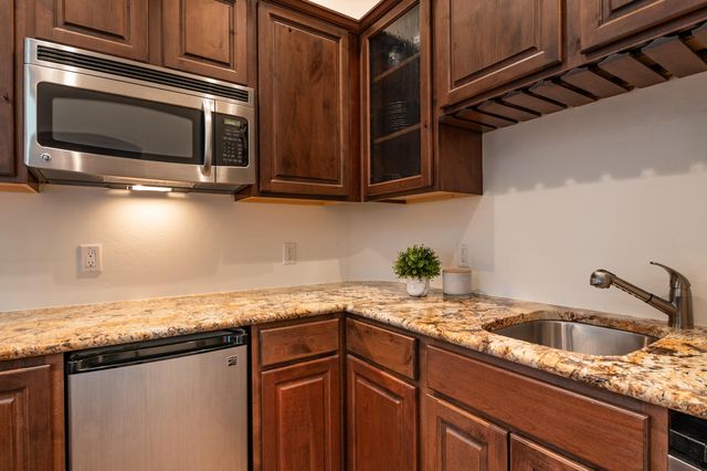 6917 Chapingo Road NE, Rio Rancho, NM 87144