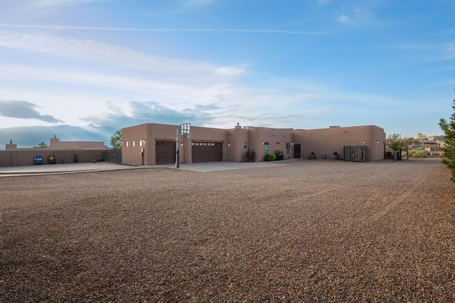 6917 Chapingo Road NE, Rio Rancho, NM 87144