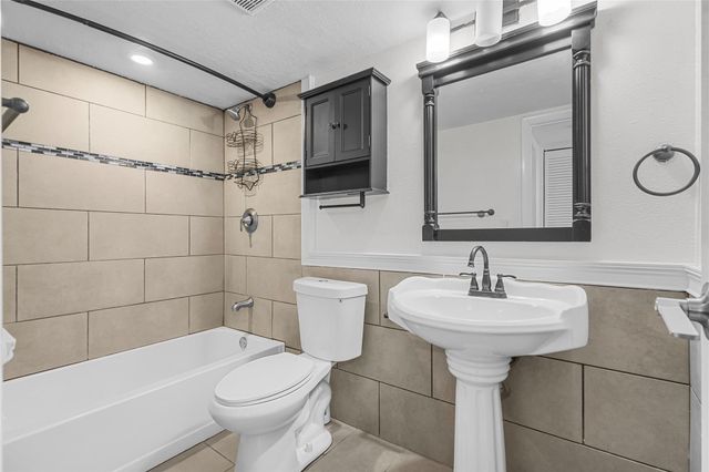 8205 NW 61st Street 218, Tamarac, FL 33321