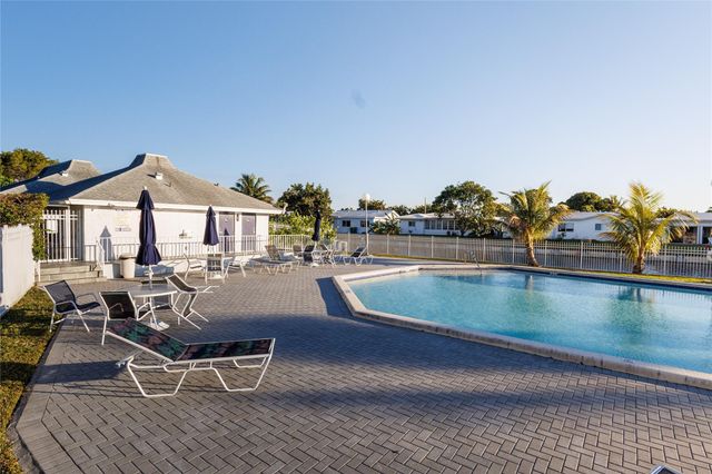 8205 NW 61st Street 218, Tamarac, FL 33321