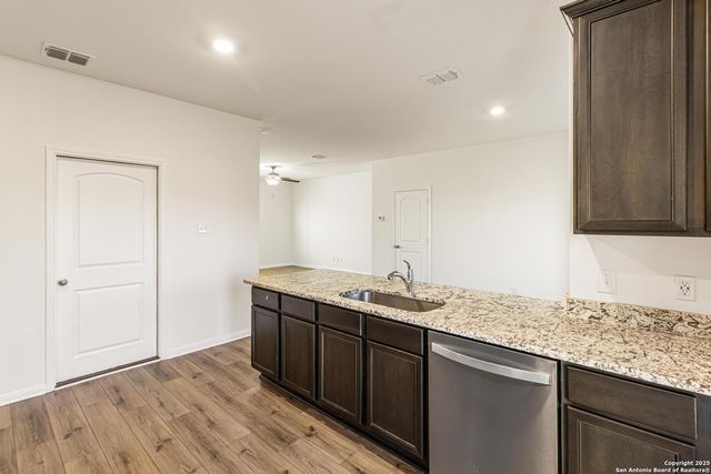 6503 Thorpe Hollow, Converse, TX 78109