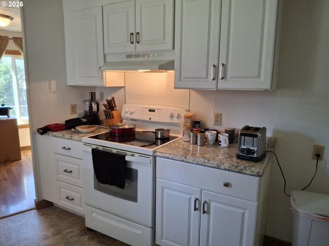 69127 WILDWOOD Rd 46, North Bend, OR 97459