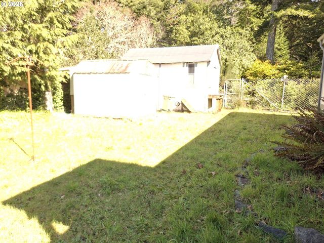 69127 WILDWOOD Rd 46, North Bend, OR 97459