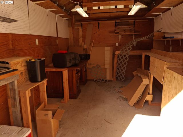 69127 WILDWOOD Rd 46, North Bend, OR 97459