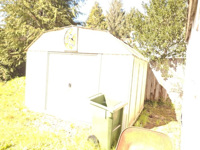 69127 WILDWOOD Rd 46, North Bend, OR 97459