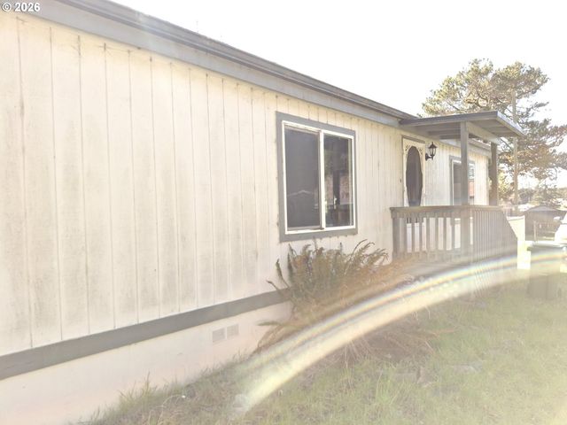 69127 WILDWOOD Rd 46, North Bend, OR 97459