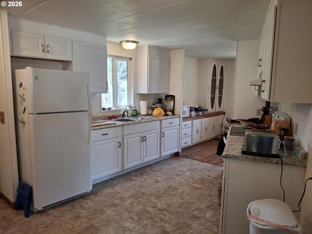 69127 WILDWOOD Rd 46, North Bend, OR 97459