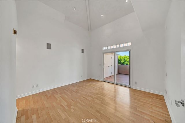4477 Woodman Avenue 305, Sherman Oaks, CA 91423