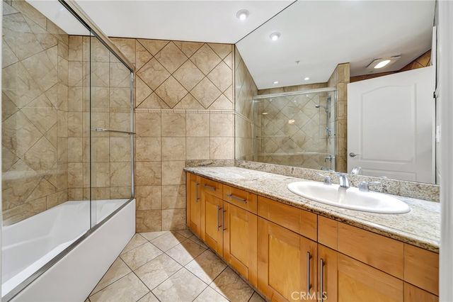 4477 Woodman Avenue 305, Sherman Oaks, CA 91423