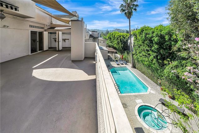 4477 Woodman Avenue 305, Sherman Oaks, CA 91423