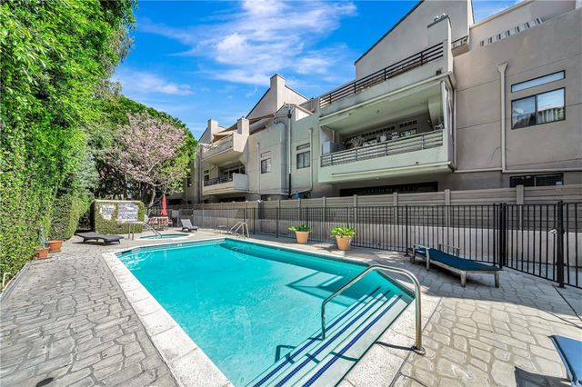 4477 Woodman Avenue 305, Sherman Oaks, CA 91423