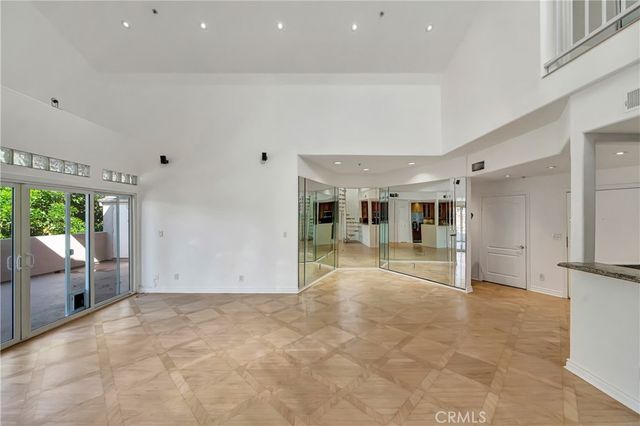 4477 Woodman Avenue 305, Sherman Oaks, CA 91423