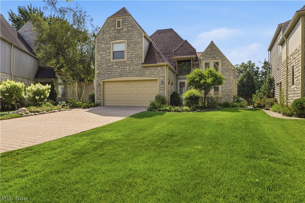 4262 Vilamoura Drive, Avon, OH 44011