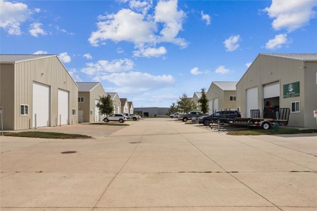 1174 Capital Drive SW B, Cedar Rapids, IA 52404