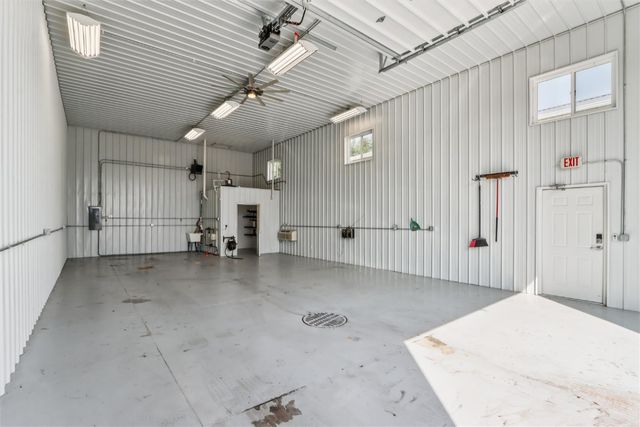 1174 Capital Drive SW B, Cedar Rapids, IA 52404