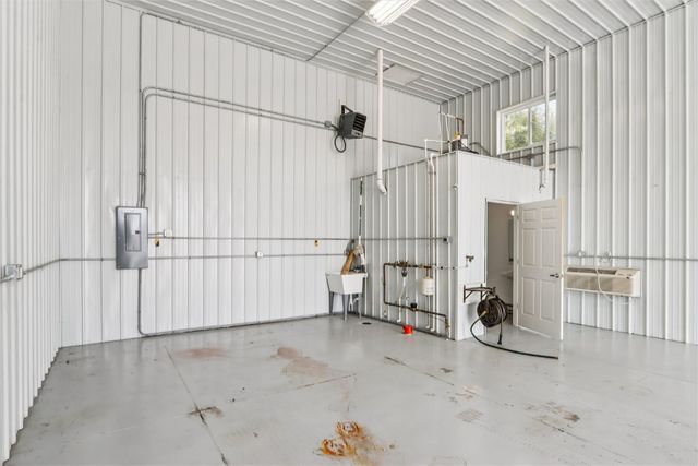 1174 Capital Drive SW B, Cedar Rapids, IA 52404