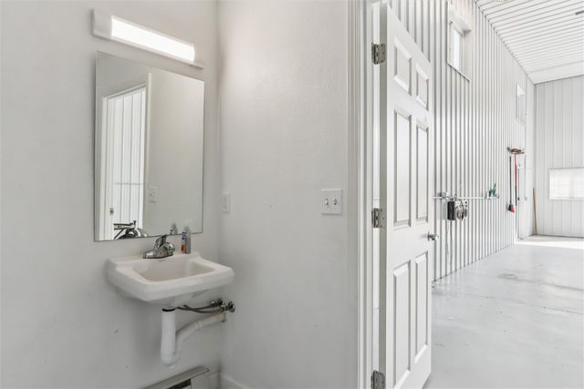 1174 Capital Drive SW B, Cedar Rapids, IA 52404