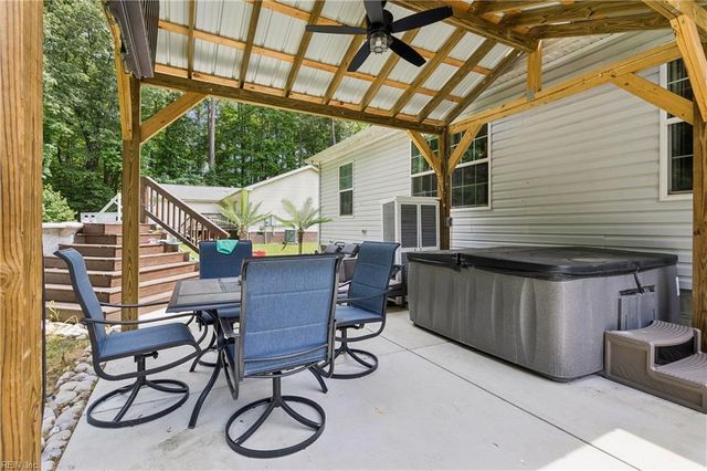 3290 Poplar DR, Smithfield, VA 23430