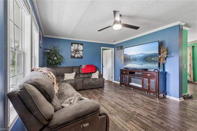3290 Poplar DR, Smithfield, VA 23430