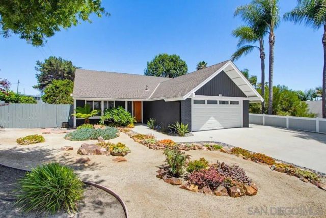 969 Chablis Ln, Vista, CA 92083