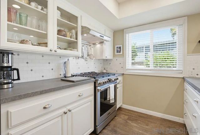 969 Chablis Ln, Vista, CA 92083