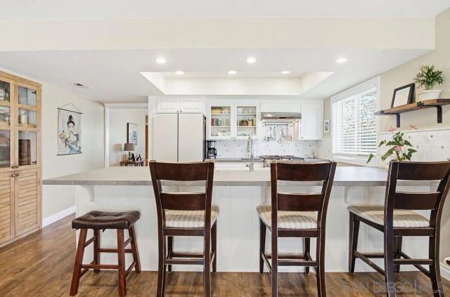 969 Chablis Ln, Vista, CA 92083