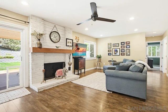 969 Chablis Ln, Vista, CA 92083