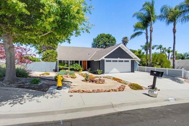 969 Chablis Ln, Vista, CA 92083