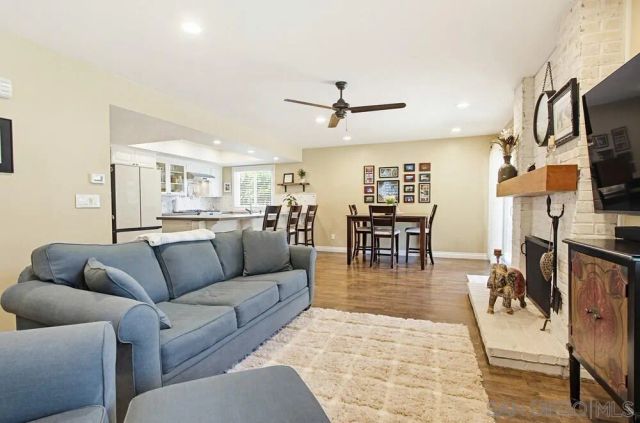 969 Chablis Ln, Vista, CA 92083