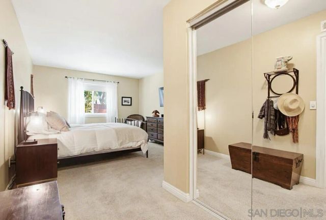 969 Chablis Ln, Vista, CA 92083