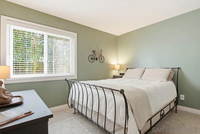 969 Chablis Ln, Vista, CA 92083
