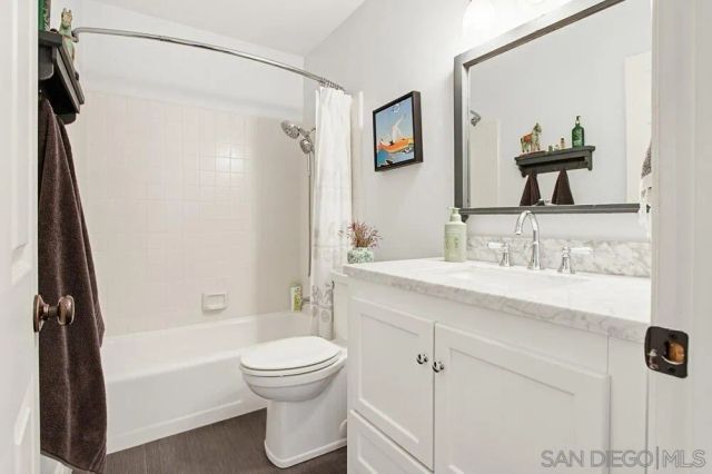 969 Chablis Ln, Vista, CA 92083