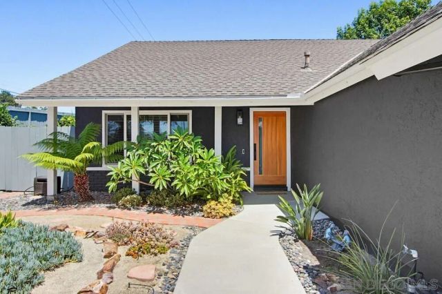 969 Chablis Ln, Vista, CA 92083