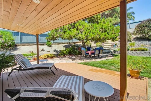 969 Chablis Ln, Vista, CA 92083