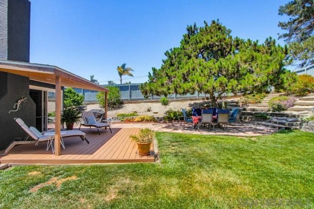 969 Chablis Ln, Vista, CA 92083