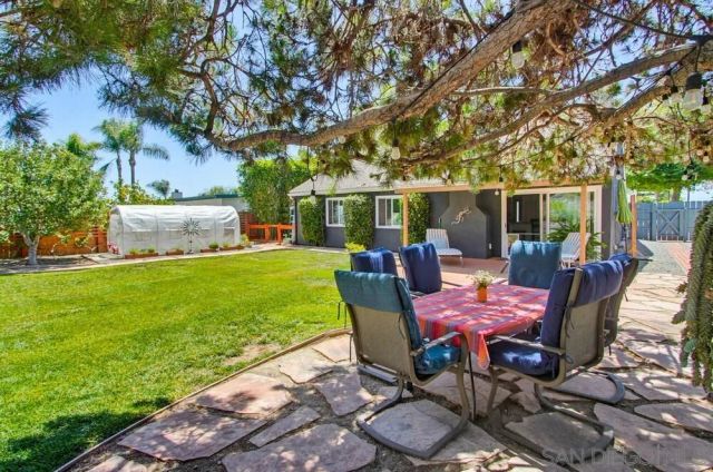 969 Chablis Ln, Vista, CA 92083